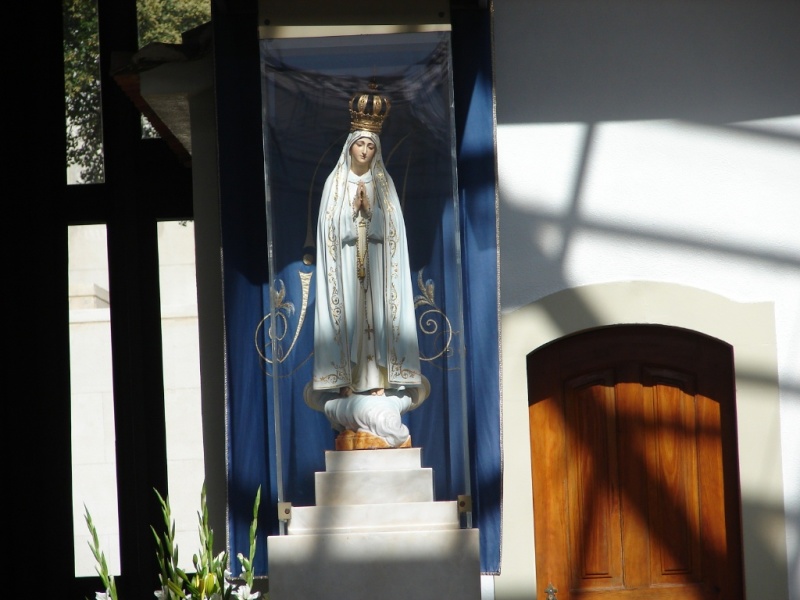 2008/03(March)/AroundTheWorld/Lisbon/800x600_This marks the spot where the apparition appeared to the children 6 times.jpg